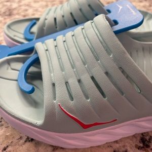 HOKA Recovery Slides - Aqua Blue- Size 6. So comfy like a ☁️ cloud.
